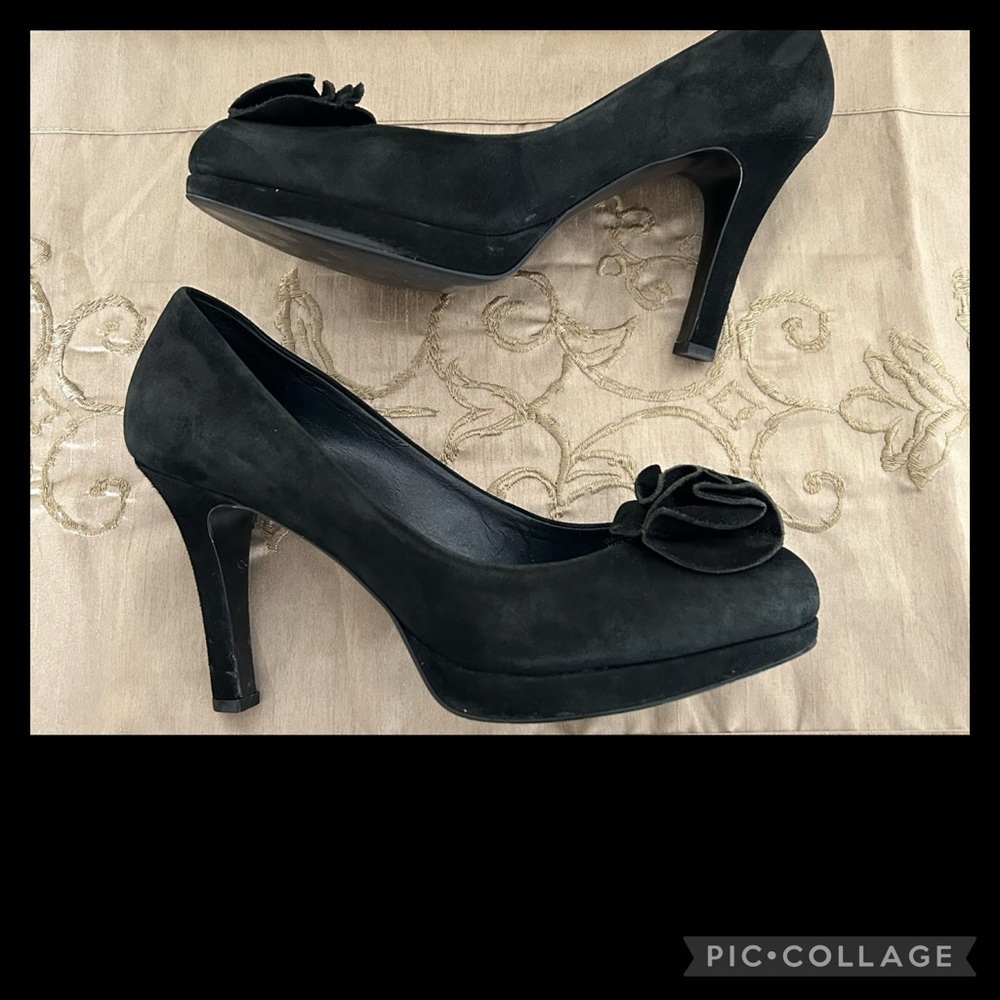 ♦️Tahari suede platform rosette pumps